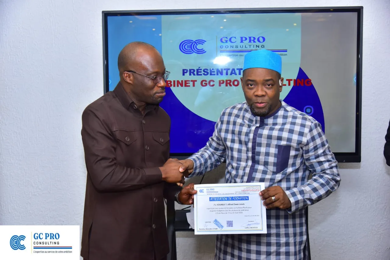 Dernier jour de la formation : remise d'attestation de participation et photos de famille