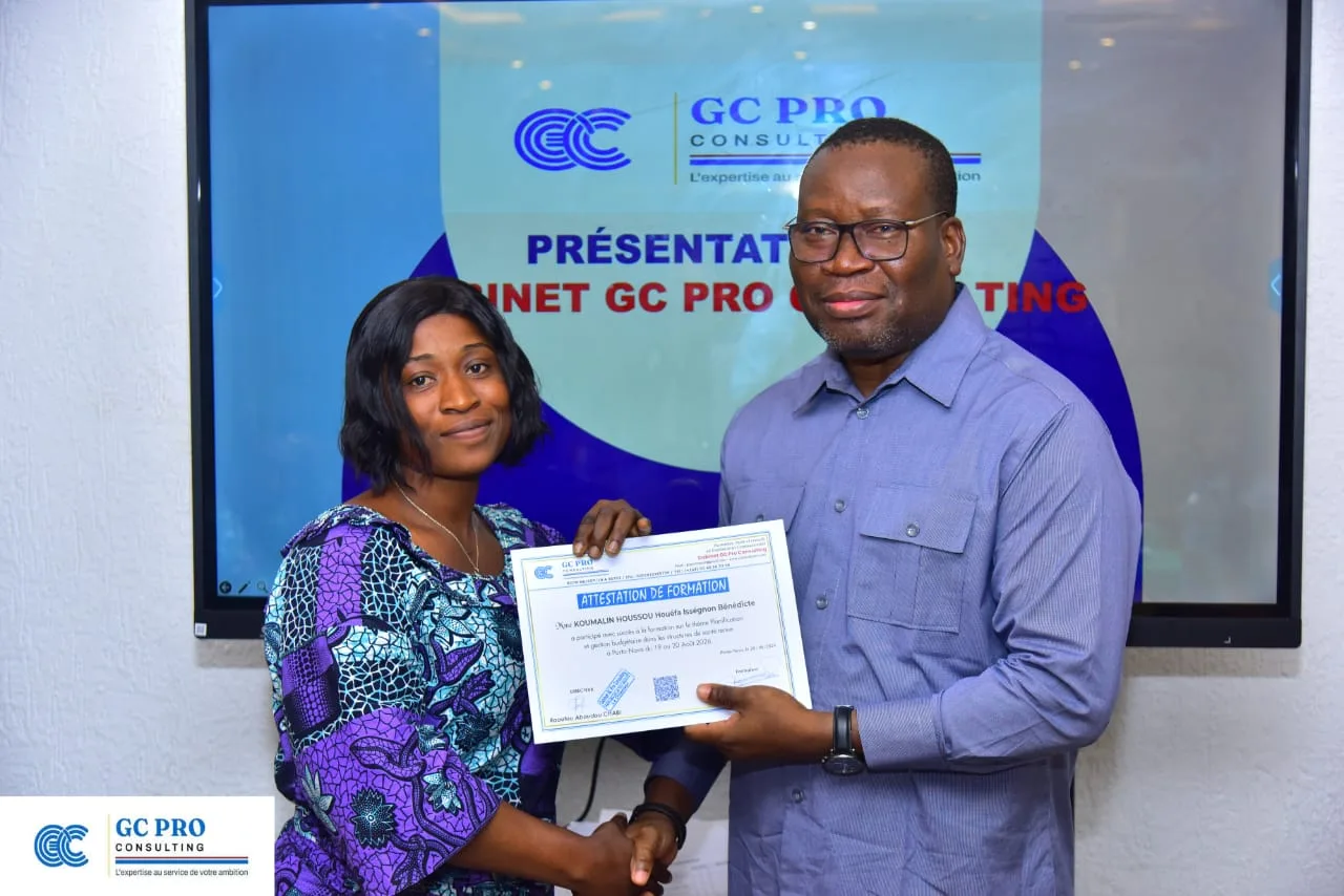 Dernier jour de la formation : remise d'attestation de participation et photos de famille